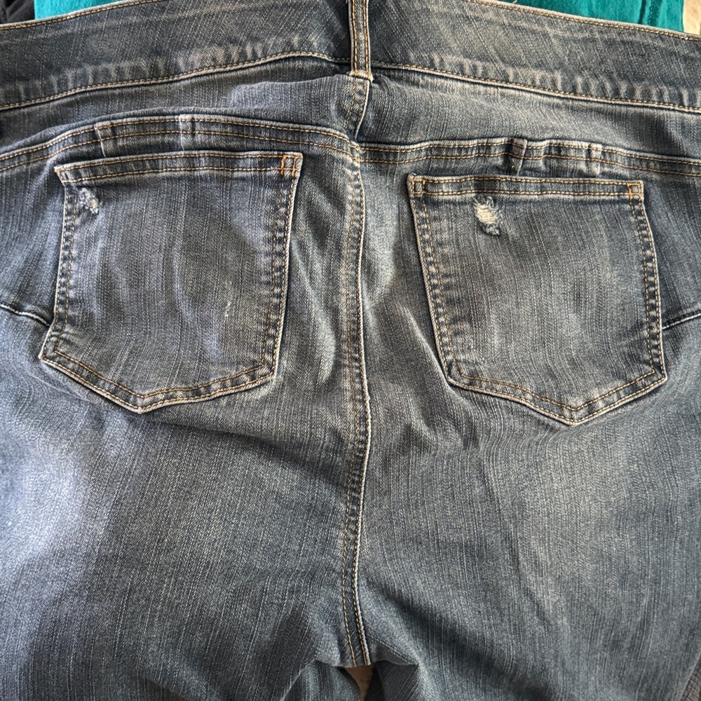 Torrid premium distressed Blue bombshell skinny jeans. Size 18R - Picture 7 of 8